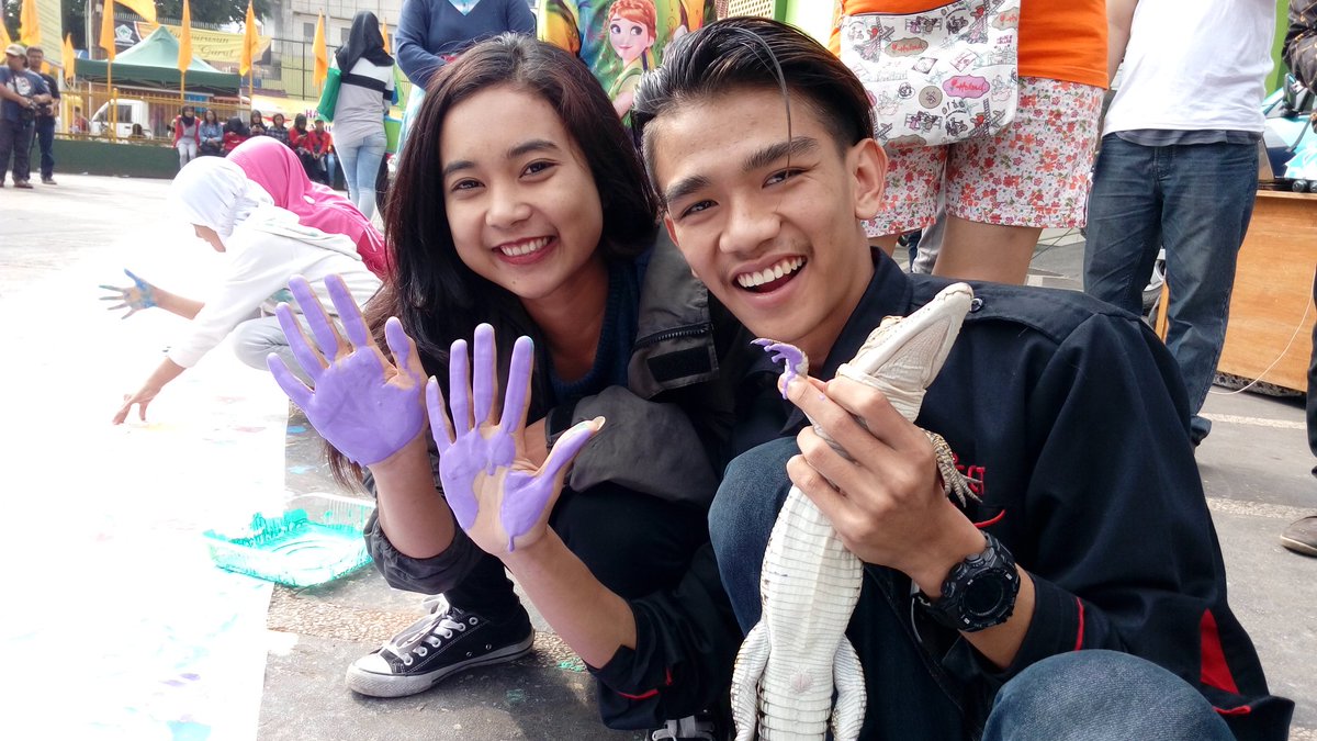 Late post, cap tangan penolakan kekerasan terhadap anak.