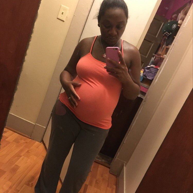 xo_kissi_ja_xo's tweet photo. Almost there 😍👑👶🏾 #BabyBinx #Alyaa #Johnson #OneTiredMommy 😔 https://t.co/7Y2pYOxW5j https://t.co/szb9k2YmCc
