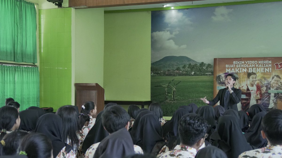 Moektito's tweet image. SMKN 1 MALANG!!! Semoga hari ini tadi ilmunya bisa di manfaatkan untuk berkarya dengan Kreatif #LoopKePo #LOOP_ID