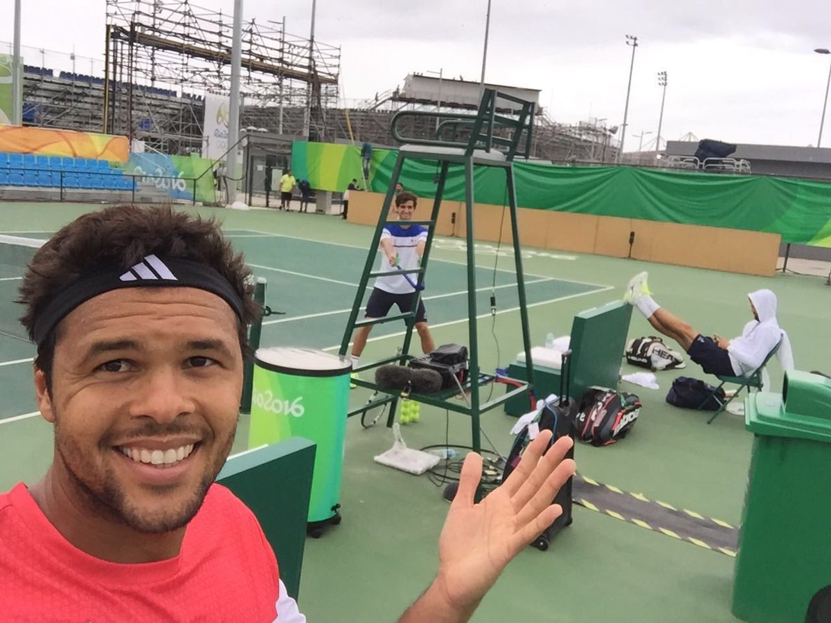 Apprendre l'exclusion de <a href="/benoitpaire/">paire benoit</a>. Regarder à nouveau les photos du groupe France. Sourire. #Rio2016 #Tennis