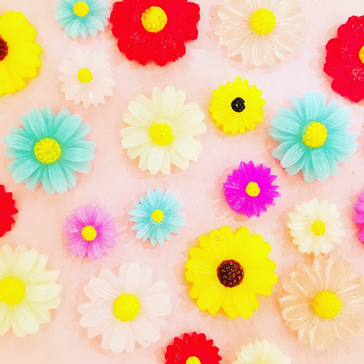 ヴィンテージdeco銀座店 ラフォーレ原宿限定shopから カラフル なお花の パーツ カボションパーツ デコパーツ 花 Flower 8 22 Mon まで ラフォーレ原宿2ｆ ヴィンテージdeco ラフォーレ原宿