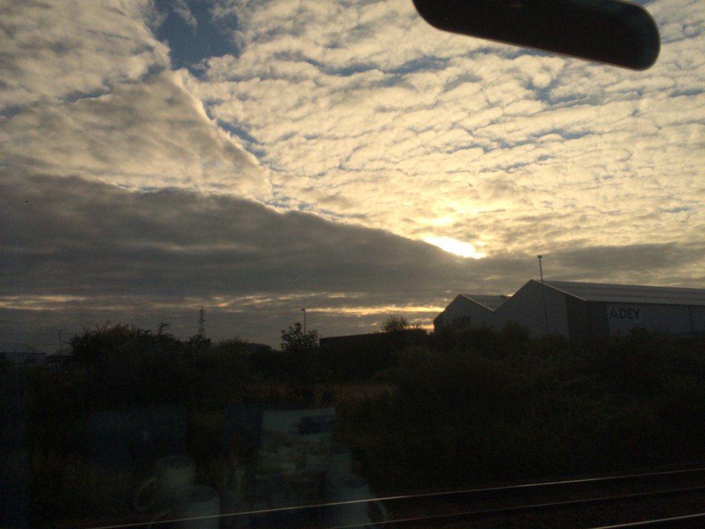 jonathansc's tweet photo. The sky just woke up #viewfromthetrainwindow https://t.co/yStd6pSYzr