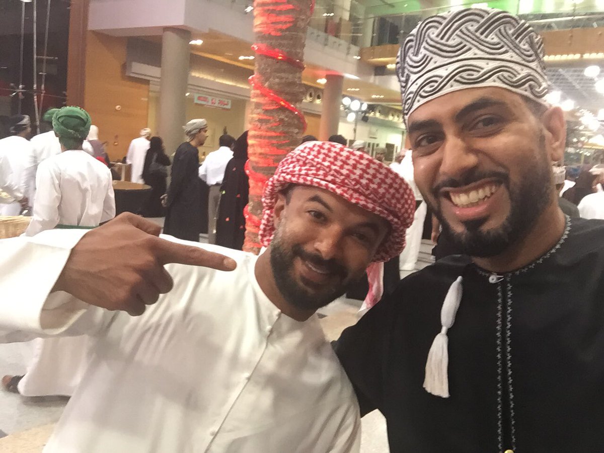 SaidAlbusaidi's tweet photo. @msharib من الإمارات الشقيقة أحب كثير اتابعه واتابع ابداعه تشرفت بلقاءه أمس ف حفل #ماجد_الصباح_في_عمان @majedalsabah https://t.co/l6Ugtj5Lvf