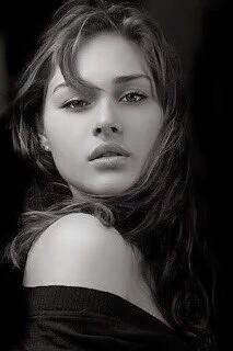 تسالني من اكون
انا الف اهه تخترق الصدر
ووهج ونار وبركان من الجنون
#انثي_الجنون
#وحش_الغربية_للدعم
#قروب_البوح_الدانة