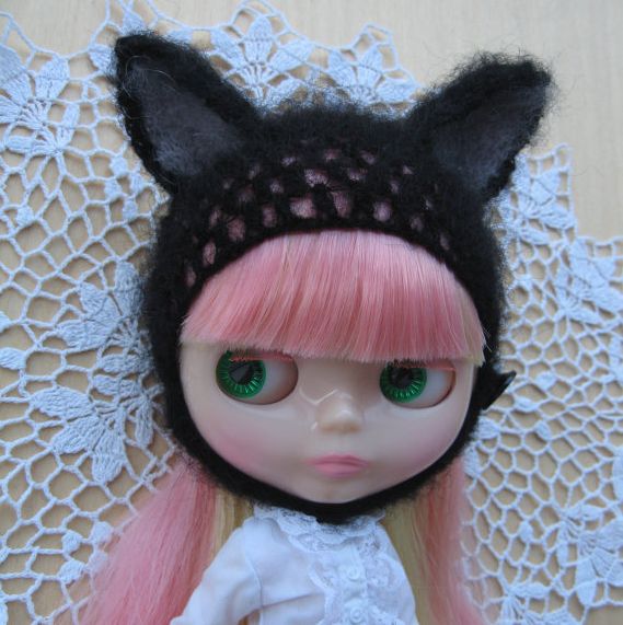 JujaShop's tweet photo. Black mohair hat for blythe by #JujaShop https://t.co/95Qjg0plqX via @Etsy #blythe #ブライス #doll #blythehat #ジジ https://t.co/VlKmvGFmPI