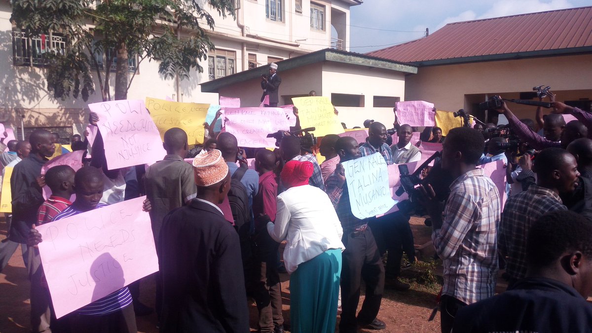 BrianAtuheire's tweet photo. Instead of Kayihura hiring lawyers he has hired goons to defend him #kayihuraInCourt https://t.co/Q2x2FDZAvI
