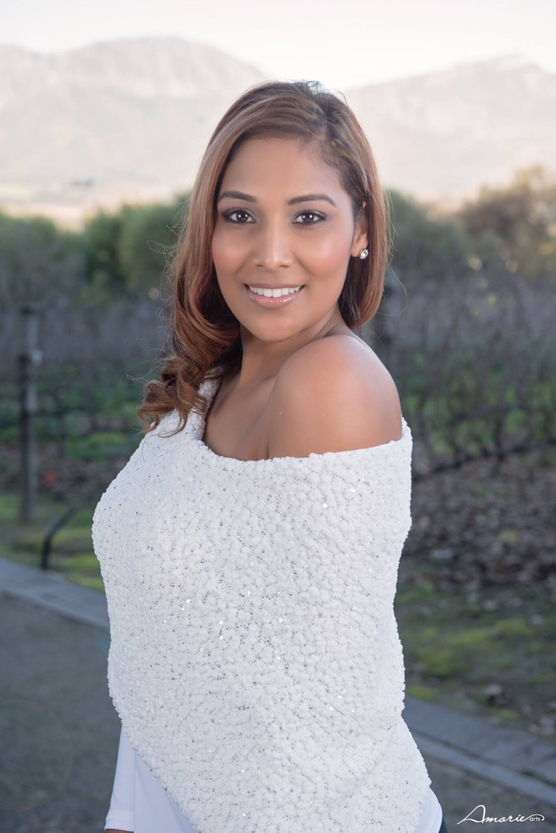 I'm so In love with this picture ❤
Thank you <a href="/AmorieArts/">Amorie Arts</a> for this beautiful picture. <a href="/MrsSAPageant/">Mrs South Africa</a> 
<a href="/sormesa/">Sormé SA</a>