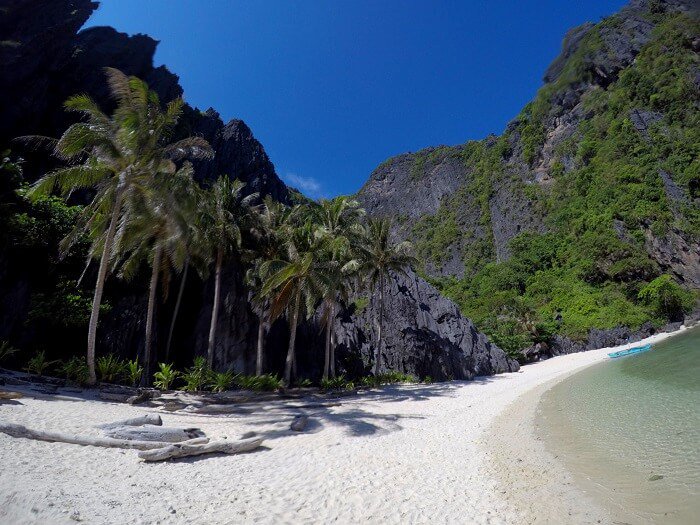 DrifterPlanet's tweet photo. El Nido or Coron?  --> https://t.co/n4Szt75sjx If you're heading to #Palawan, you gotta read this! @PhilippinesANZ https://t.co/Bj3Zji6In1