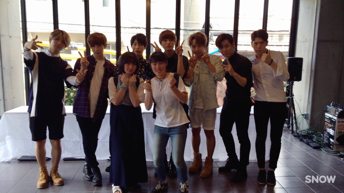 exo_miyu_All's tweet photo. コリアタウンでM-CROWN来てて♡
写真も握手もしてもらった✨
ありがとうございました。
応援します!!
#MCROWN
#コリアタウン
#KPOP
#鶴橋 https://t.co/tLthBjr1pI