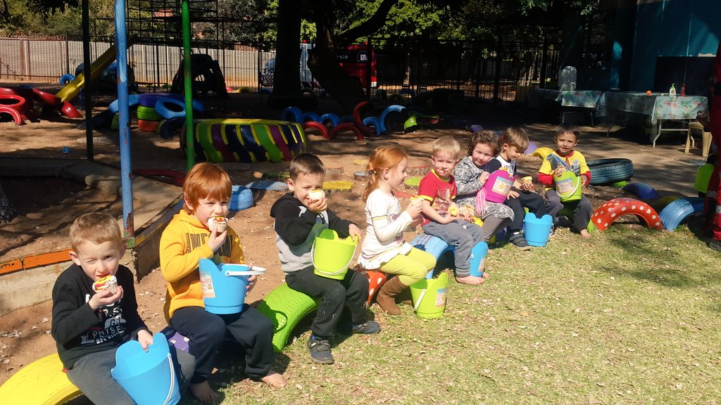 FounderRDF_SA's tweet photo. #RDFSA with #ER24EMS Lephalale standing by educating #children on #watersafety. #DrowningPrevention #StopDrowning https://t.co/sN0vBbLCmN
