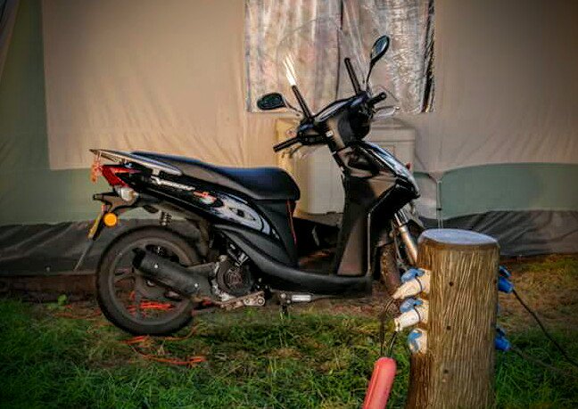 Sjra1978's tweet photo. Kijk je nog even uit!
Zon- op maandag is ie #GESTOLEN in Schimmert / Nuth Limburg

Honda Vision F-488-LH Zwart https://t.co/8Gm3WhjyO1