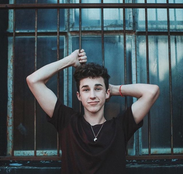CheezyRowland's tweet photo. MY BOY IS LOOKING FINE AF https://t.co/InN1zYRxVJ