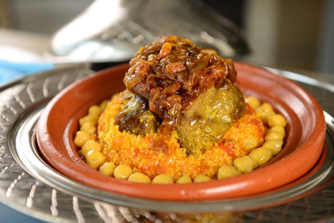 _ElManza's tweet photo. Couscous Fassi is steamed couscous with chicken or lamb, topped with caramelized onions, raisins &amp;chickpeas #ElManza https://t.co/JPWFid0PGU