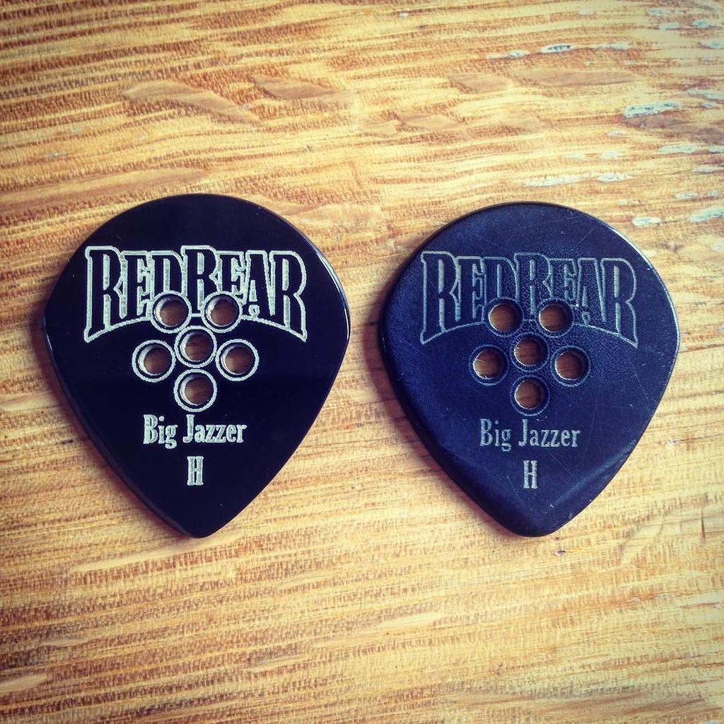 mastertheguitar's tweet photo. Before and after! #redbearpicks #guitarpick #gear #guitar #guitarlove #guitarlife #playedt… https://t.co/KoP3TYnYwe https://t.co/nO2pwefrkh