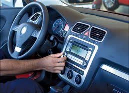MediamarkSA's tweet photo. #Radio is a true mobile medium – in the car, at work, at home, a personal companion #MMTips https://t.co/40ZrSFdl8V https://t.co/dz98ZOLvoH