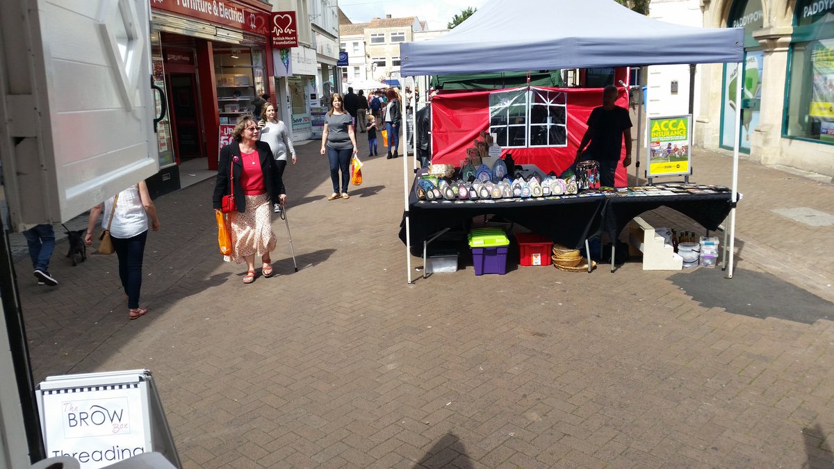 brow_box's tweet photo. Here @wiltscouncil #Trowbridge town #wednesday market sun is shining were all smiling ☺☺ https://t.co/L8klcbJPhr