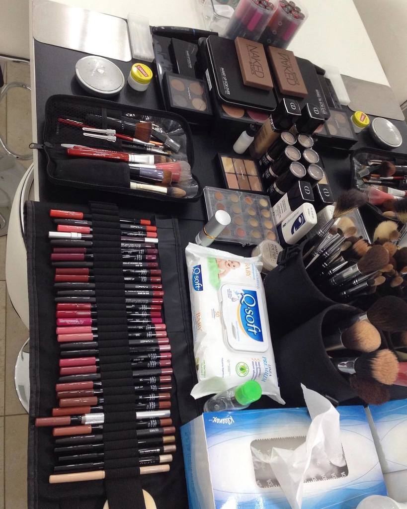 Lo_MakeUpArtist's tweet photo. Semana de prueba de maquillaje de novias y madrinas, y clases de maquillaje profesional pa… https://t.co/X22b19Grdw https://t.co/CTS7l2SJ0M