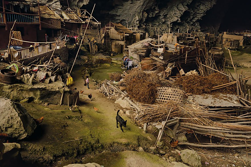 WorldTravelMagazine on X: "This giant cave in #Zhongdong village, #China  has 100 people living inside, a Basketball court and even a school  https://t.co/oiPztw0vZE" / X