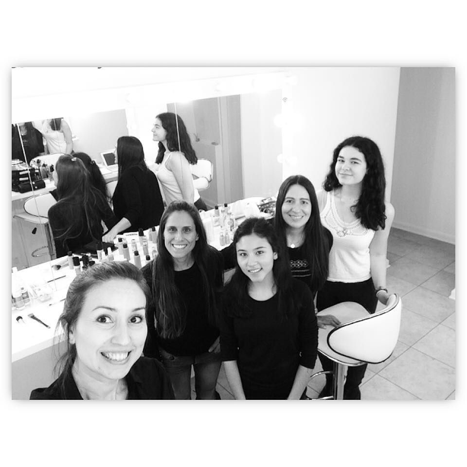 Lo_MakeUpArtist's tweet photo. Así finalizábamos la clase de ayer en el Curso Profesional de Maquillaje Social en #LoMake… https://t.co/X4ysHebybs https://t.co/TnVunEwSkt