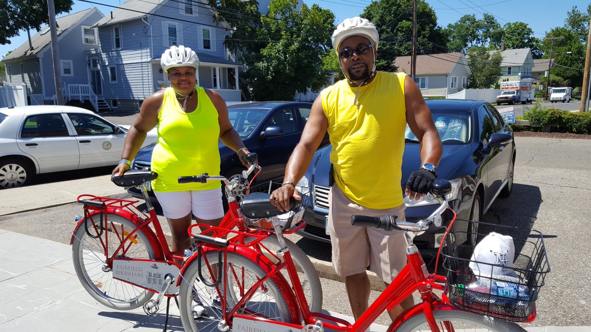 FairfieldHD's tweet photo. #FairfieldBikeShare bike riders were spotted! Have you seen the #BikeShare around? Borrow bikes @ZanesCyclesFFLD https://t.co/V6tJWmUGxf