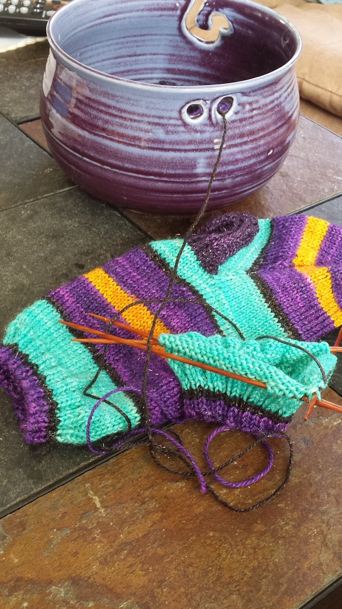 Turtlepurl's tweet image. Time to get to work on the second one since the gift date is coming up soon. Colour way The Artist in Glitter base.