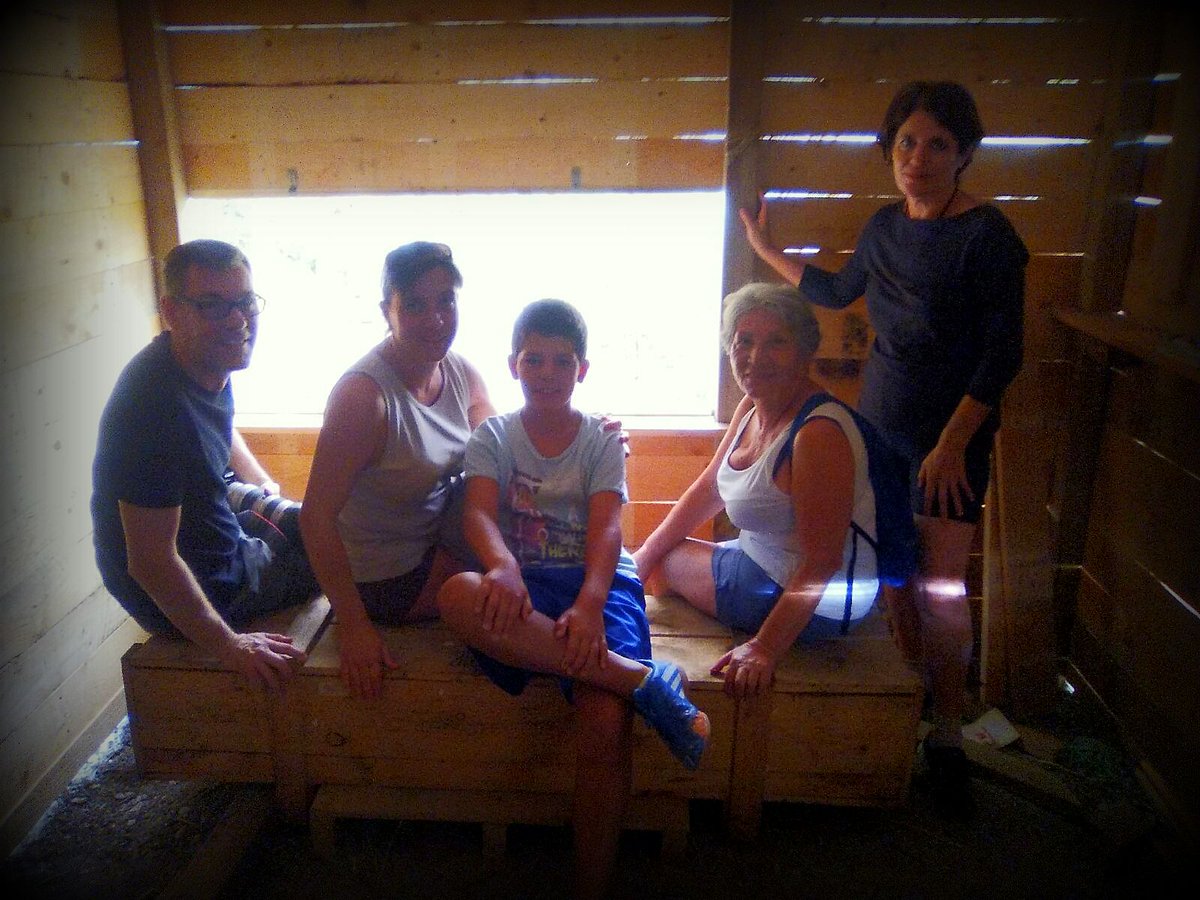 minervaselles's tweet image. Ja tenim els 1ers visitants a #observatori #hide.Està sent tot un èxit. Un festival pels #sentits #birding #vallbona