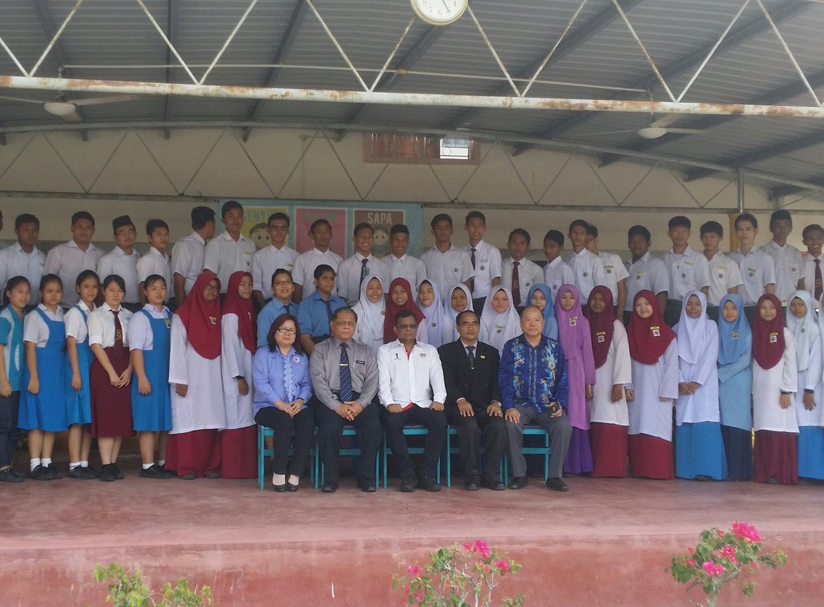 helentpg's tweet photo. Program Motivasi Perdana SMK Changkat Beruas, Perak. Ceramah disampaikan oleh YBhg Tan Sri M Kayveas. @m_kayveas https://t.co/SukEhfMLSb