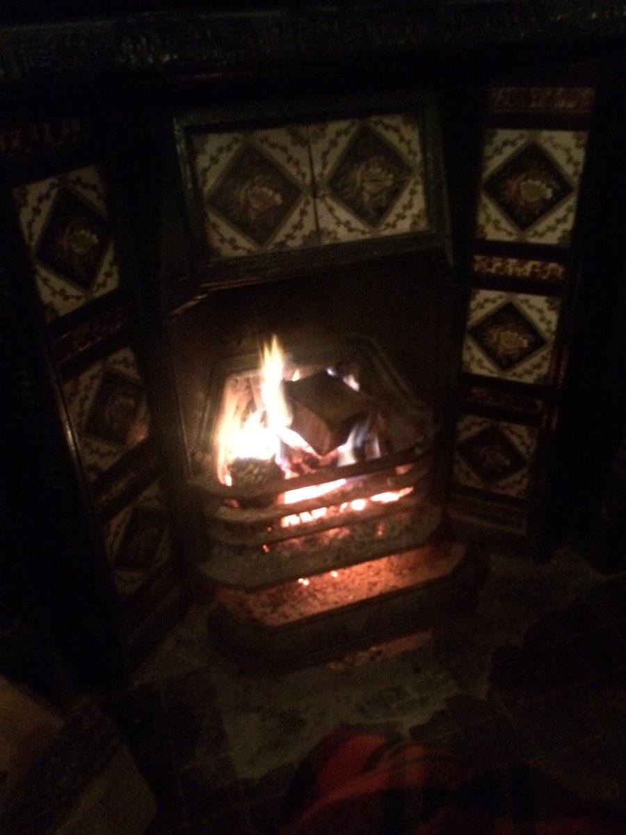 HayleySCollins's tweet photo. #homemeans keeping warm and toasty @Shelter https://t.co/bwoEVXM7rF