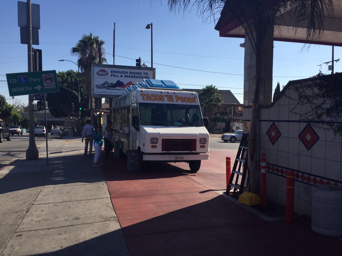 UlfThoene's tweet image. Eating great #tacos in #LosAngeles #California @RobDLemon