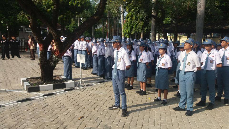 KECAMATANCEPU's tweet photo. APEL BERSAMA DI HLMN KANTOR KEC. CEPU, DITUTUP DGN PENANDATANGANAN IKRAR DAN BANNER ANTI RADIKALISME DAN TERORISME. https://t.co/xzZP56dpAA