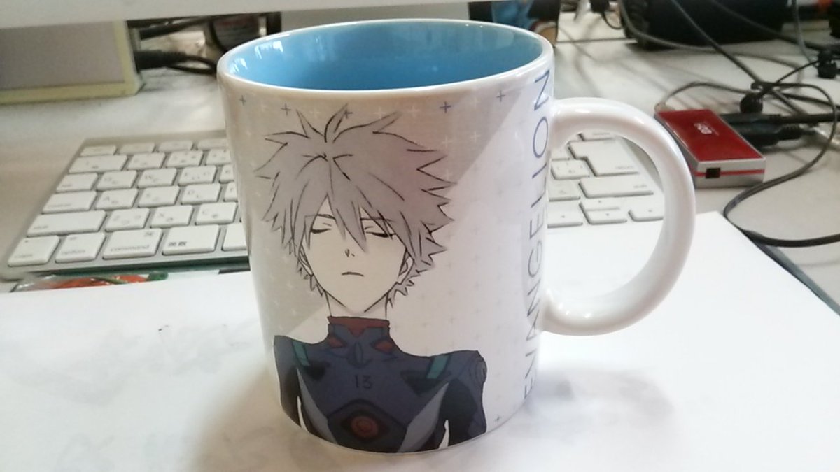 姐御 あねご Anego على تويتر エヴァマグカップを職場で使うよウフフ W 表はカヲル君 裏はシンジ君 結婚式の引出物かな