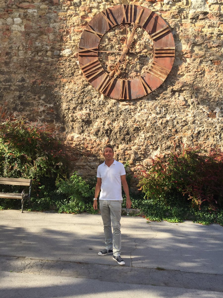 valvis_bay's tweet photo. Time is not a choice . Once gone is gone https://t.co/1z24S7XpXx
