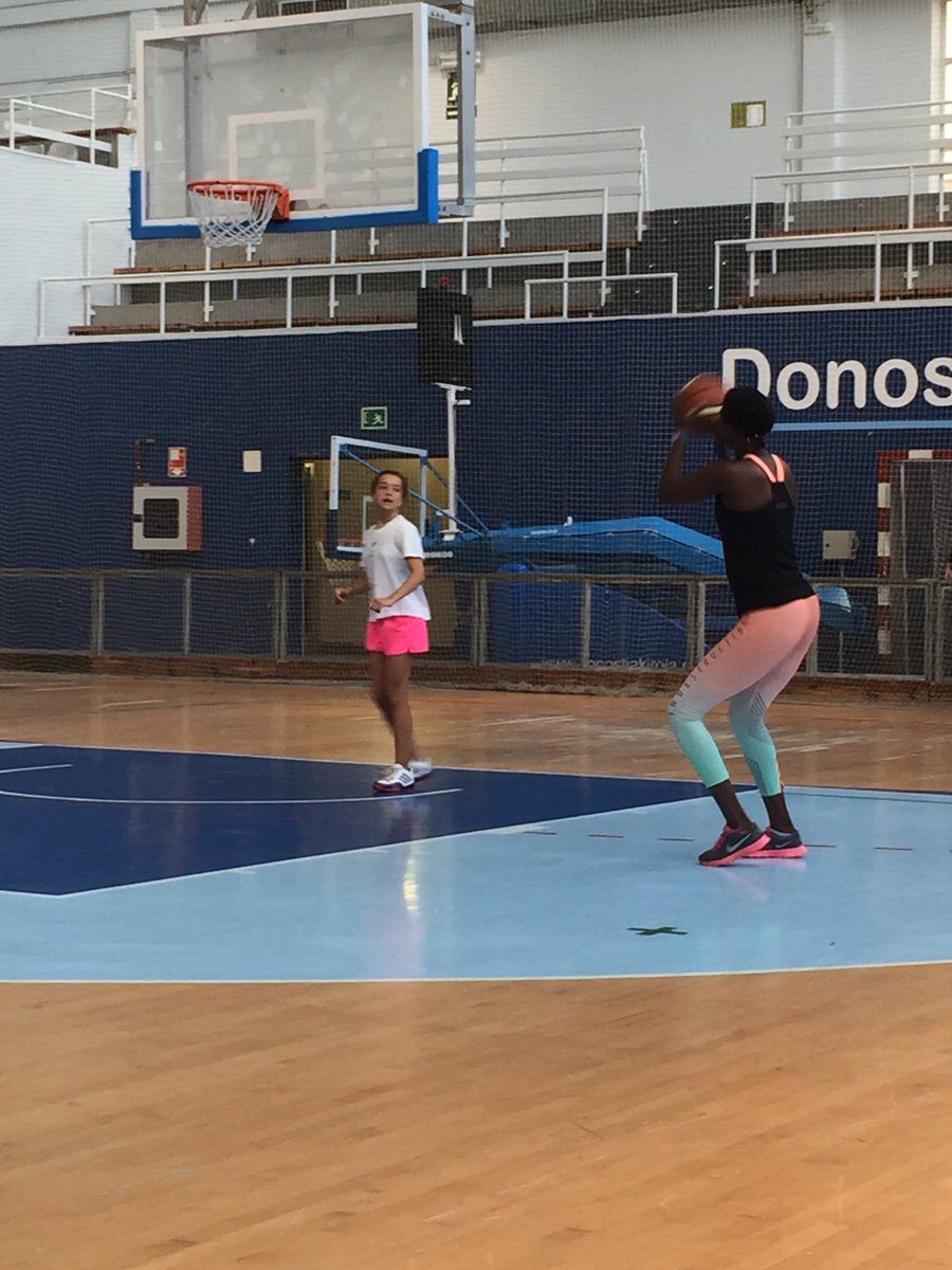 azumugu's tweet photo. Toch vuelve a las pistas ,ya toca balón,buena noticia vamosss https://t.co/Vd0leuW6tp
