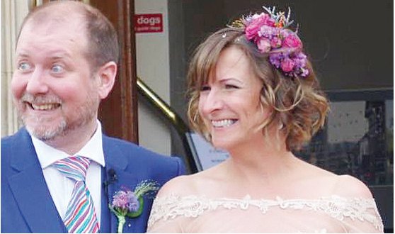 Here she is! Lovely Pam (& Rob) pub landlords @TheOldBell featured in @henleystandard wearing a Floral Circus crown