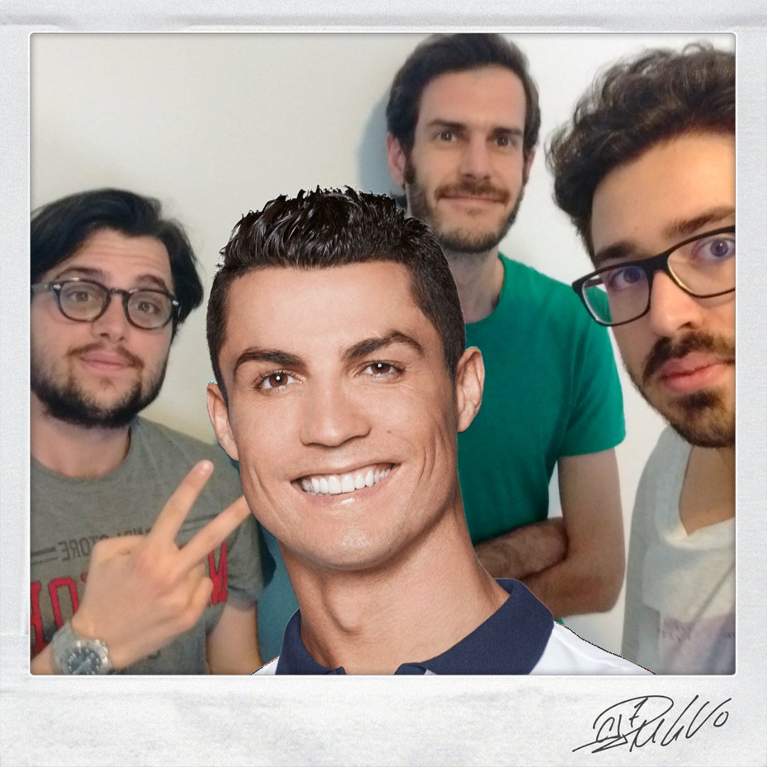 popcomstudio's tweet photo. A selfie for a good cause with @Cristiano #CR7selfie #FanWithACause ! :-) @SavetheChildren https://t.co/GNS2BjKn3Z