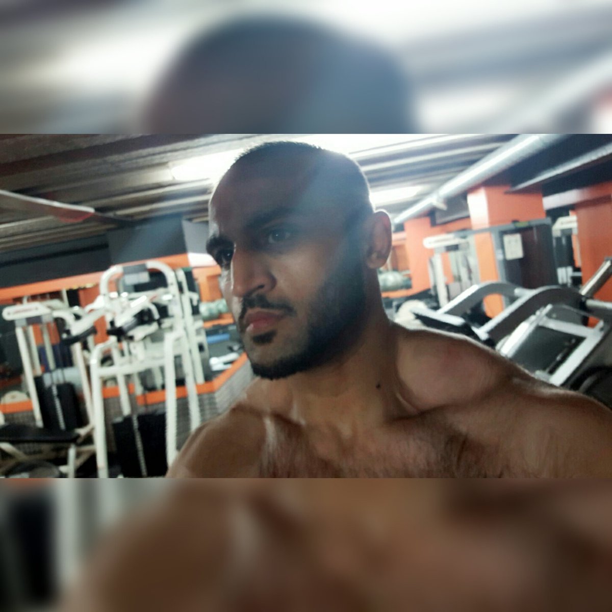 FMFaiz666's tweet photo. Getting Those Traps Out!!! #gym #eatclean #bodybuilding #muscles #fitnessaddict #motivation #diet #workout #exercise https://t.co/Zwl1ubBAjm
