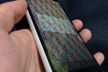 画面の色が変 スマホ画面が変色する原因と対処法 Dr コバのスマホごと
