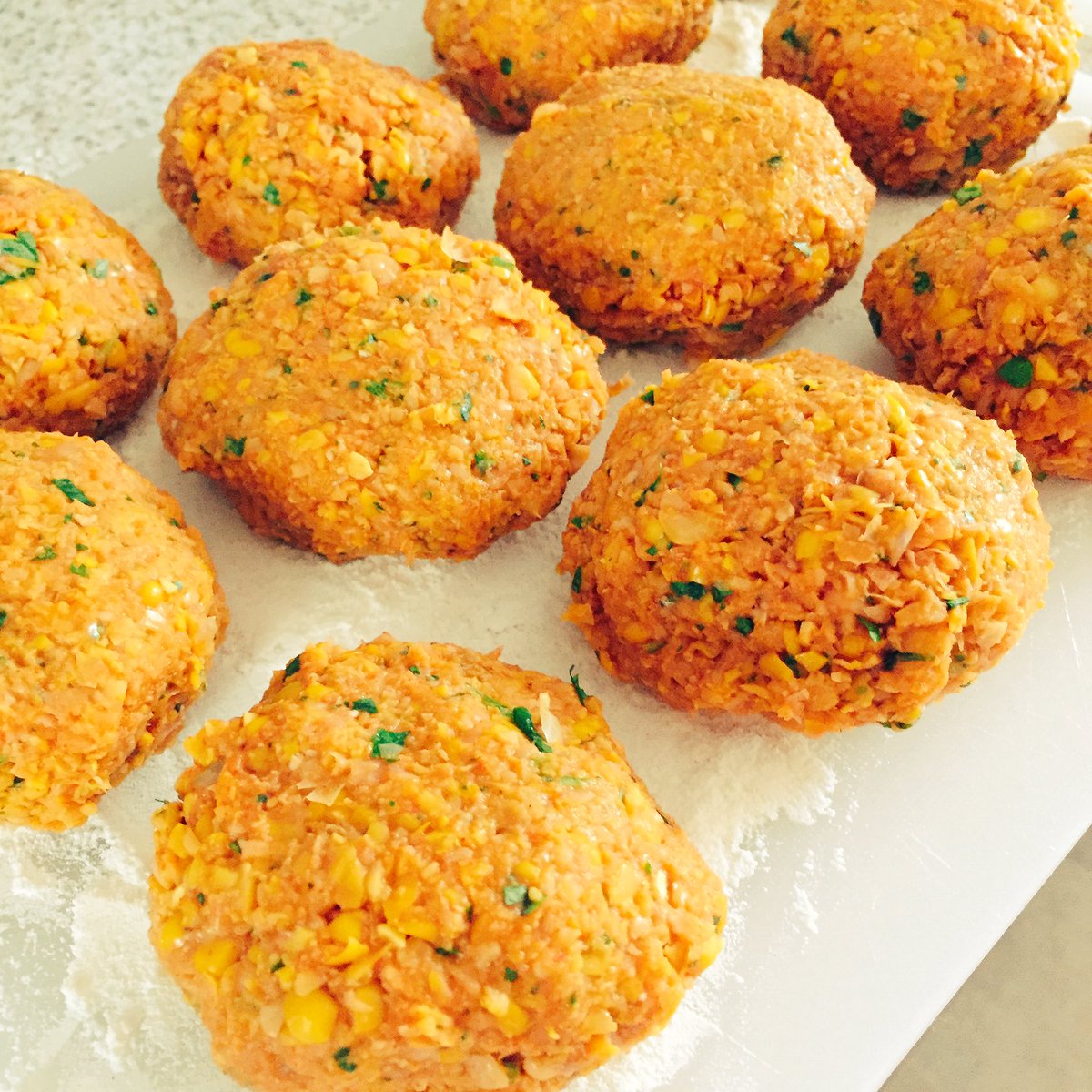 TRFoodie's tweet photo. #vegan burgers! #vegancooking #veganchallenge #foodie #Foodiechats https://t.co/sFW3220XHF