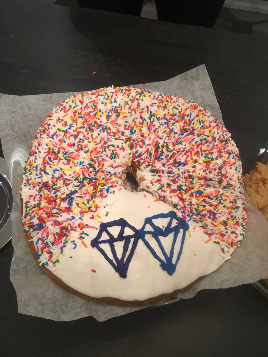 diamond_lawyers's tweet photo. Enjoying some #delicious cake compliments of @networkcourt after our team #BBQ. #yummy #dessertpic #instayum https://t.co/Eqe5tZjdMZ
