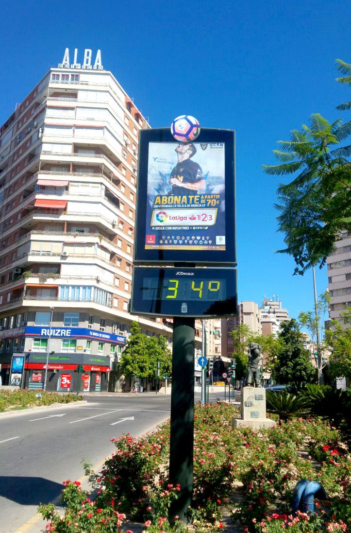 JCDecaux_ES's tweet photo. .@UCAM le saca partido a nuestros soportes en #Murcia con esta llamativa campaña. #JCDecauxInnovate https://t.co/OzoPFebQ8l