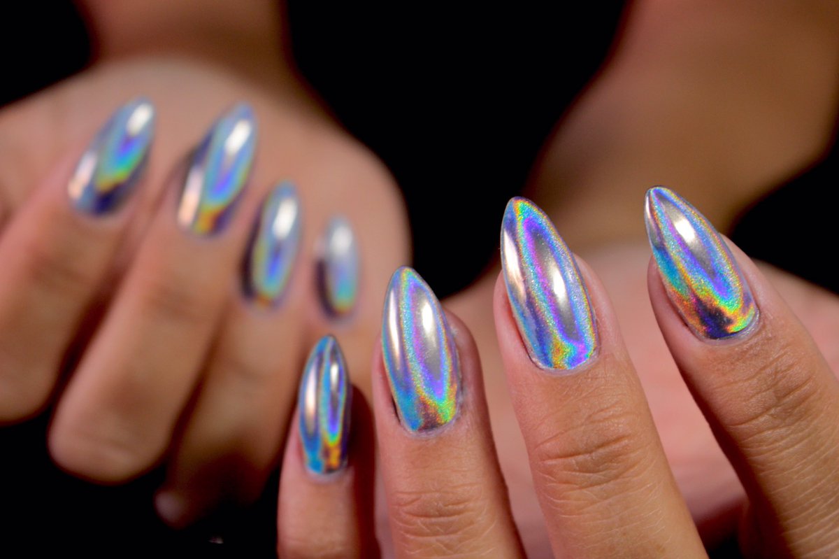 TheReal_MrsGrey's tweet photo. 😱😱😱 HOLO!! 🦄🦄🦄 @ScratchMagazine #showscratch @nailsmag @NailproMagazine @SalonServicesUK #holopowder #unicornnails https://t.co/vKShMGHTkQ