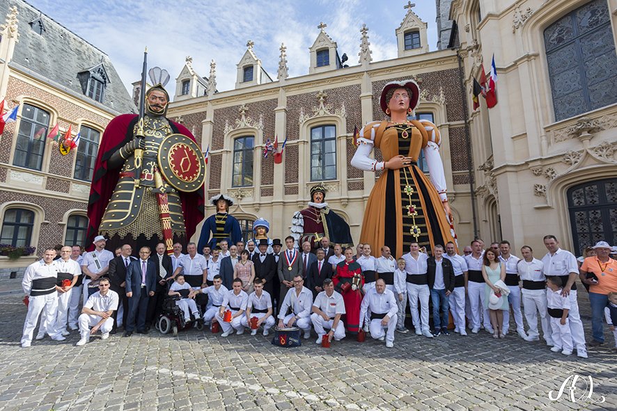 ADLanglet's tweet photo. Retour sur le Rigodon 2016 ! #Douai #Gayant https://t.co/IGgzxJDhmU