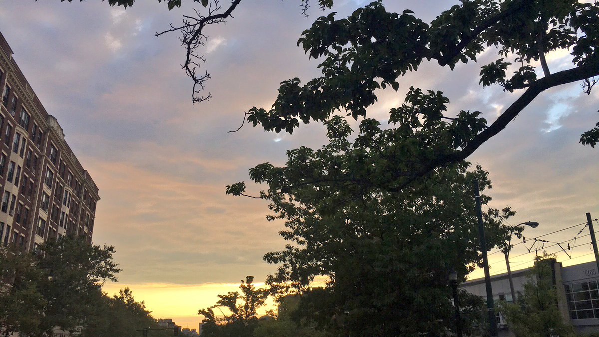 Emjay1028's tweet photo. No #MorningRun today &amp; missed a pretty #sunrise this morning! #ViewFromMorningWalk #RecoveryDay #Brookline #Stormy https://t.co/GgM7g7cOmn