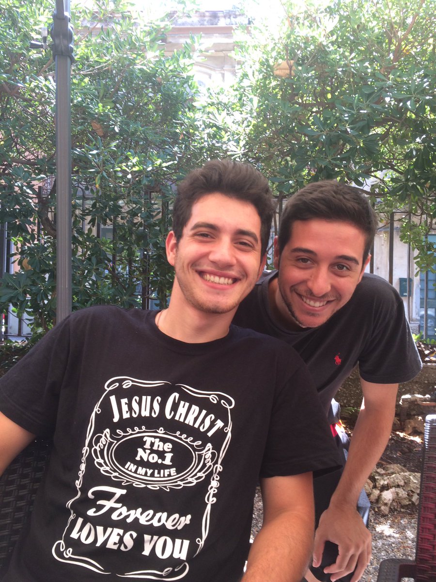 eglepecora's tweet photo. #Twins #separatiallanascita @LucaPirrottina @andreadattola96 https://t.co/9Cl0IDuiwn