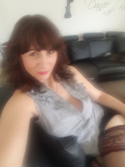 Morning selfie! Wouldn't be me if I didn't lol...Cum chat with me on adult work! I aim to please 😉 xxx