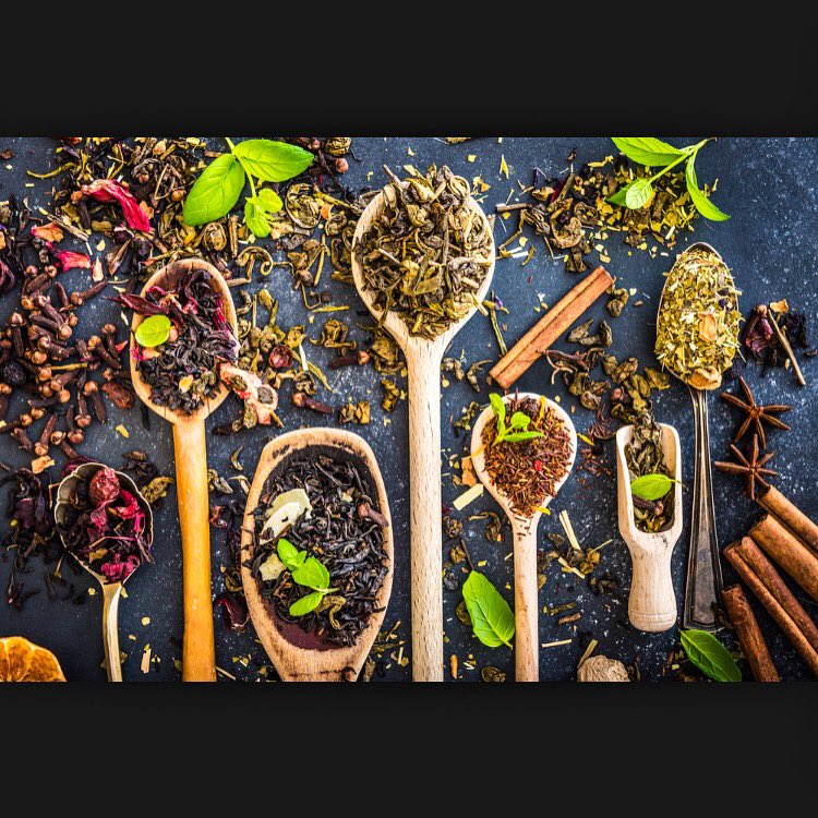 🍃Facial steam 
2 tea bags in bowl 
Pour over boiling water 
Place head over bowl and cover 
Steam10 minutes .