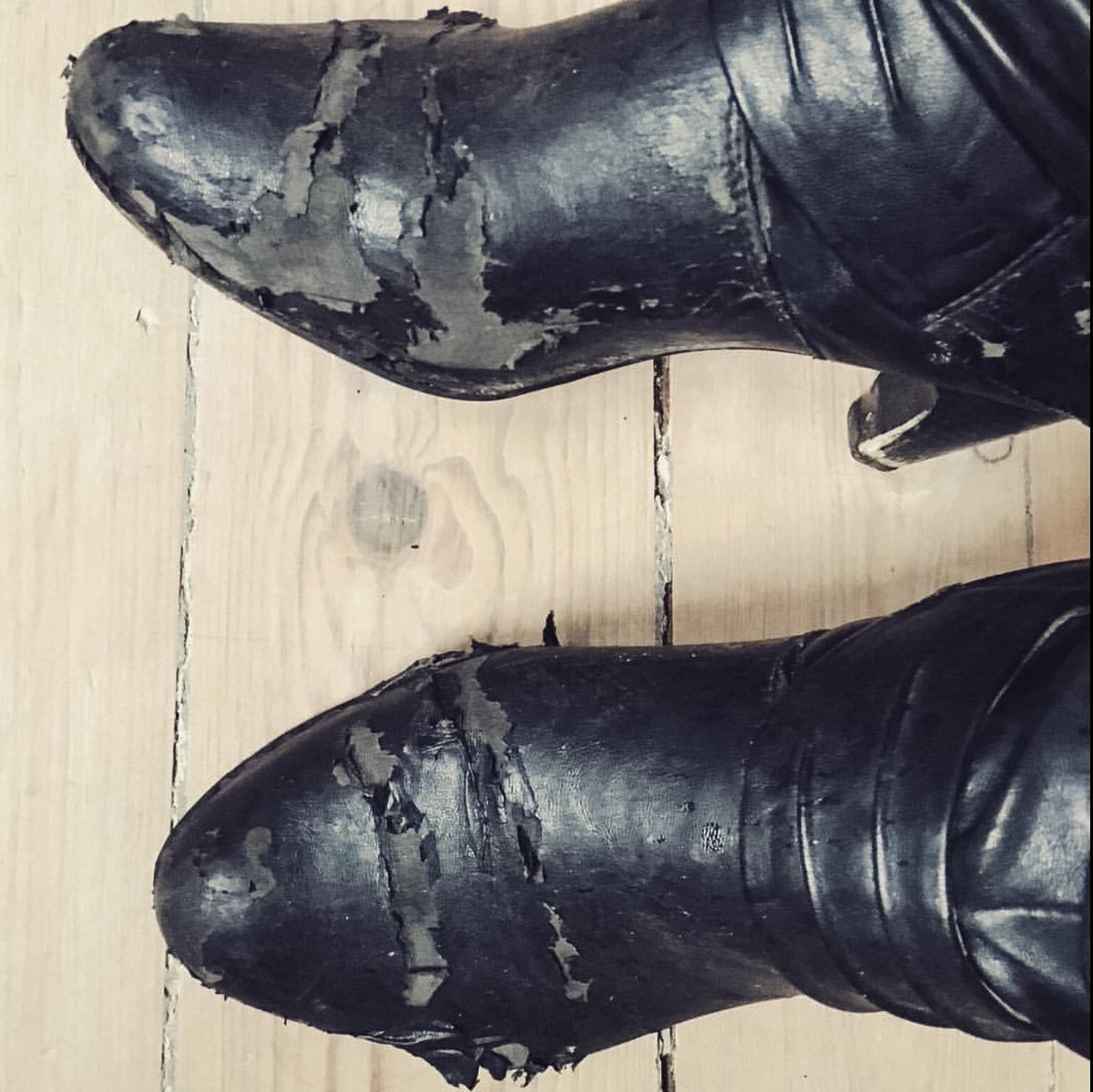GOODBYEKITTYK's tweet photo. My stage & dancing shoes seem a little bit worn <3 #rockshoes #girlsrock #goodbyekittyk https://t.co/q4rHMuqdHC