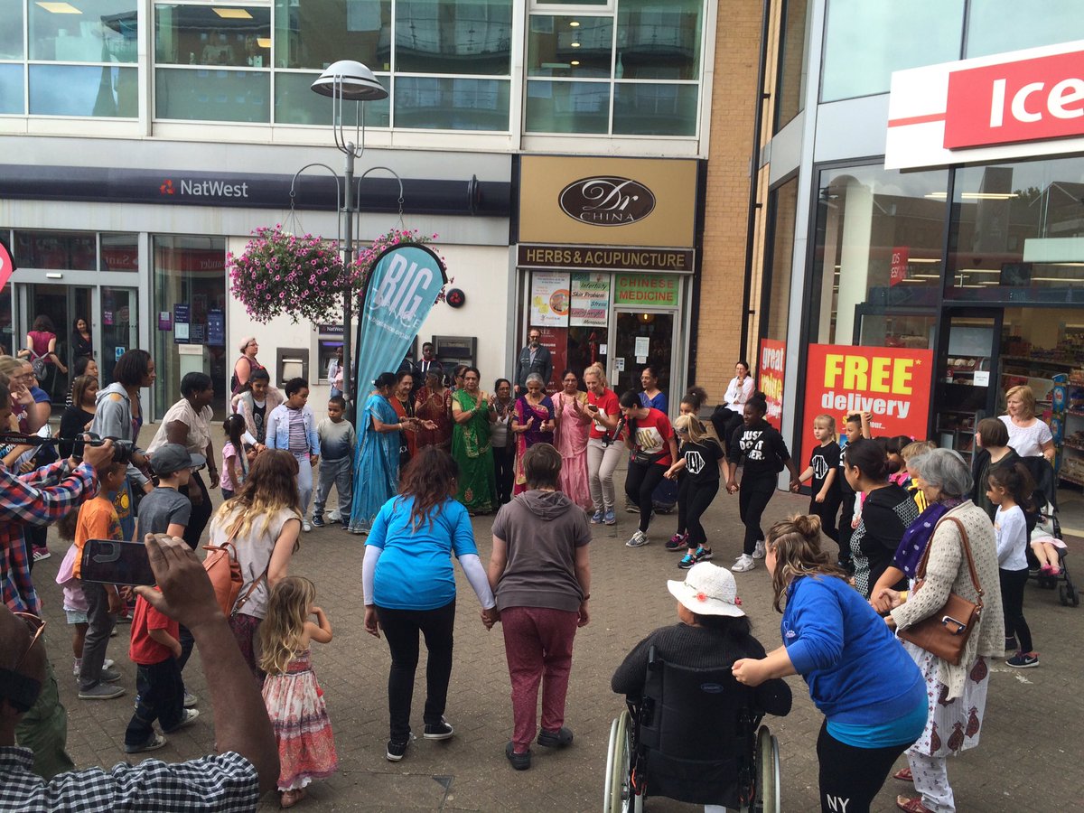 Annnnddddd go! #artonyourstep #Feltham <a href="/WatermansArts/">Watermans Live and Digital</a> <a href="/Feltham_Arts/">Feltham Arts</a> <a href="/bigdancenews/">Big Dance</a> <a href="/bigdancebus/">Big Dancebus</a>