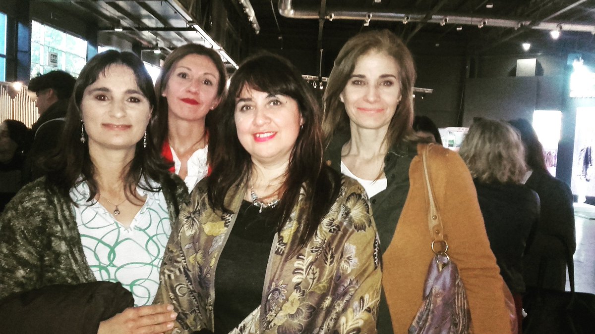 SandraM_Duarte's tweet photo. Mamis acompañando a sus hijas/os al desfile @BafweekOficial #uadeprisma 9/8 https://t.co/GgQn4Ff1ZG