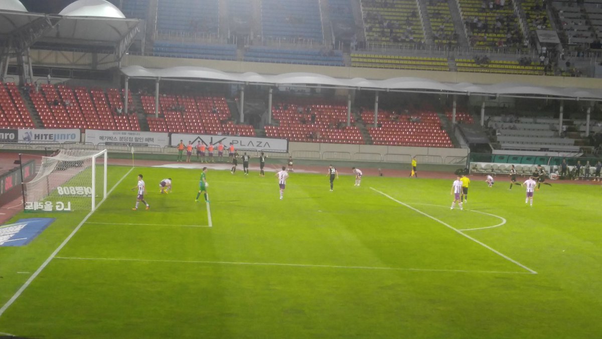 황의조의 그림같은 턴에 이은 슛!!

골로 이어지며 성남FC가
1대0으로 앞서갑니다!!!

#성남시